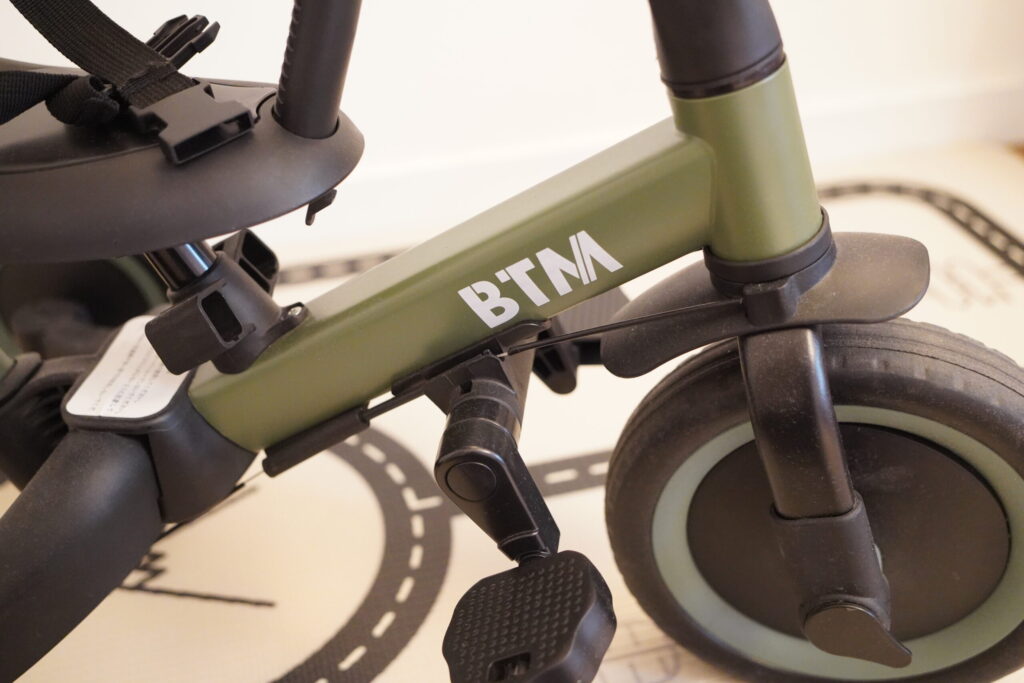 1歳からのれるBTM 5in1 三輪車はおしゃれなデザイン