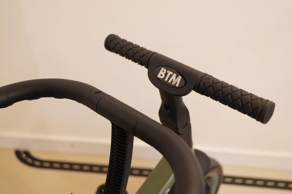 1歳からのれるBTM 5in1 三輪車はおしゃれなデザイン