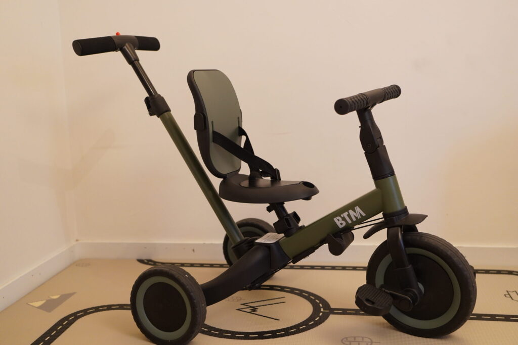 1歳からのれるBTM 5in1 三輪車 サンシェード付きは成長に合わせて使える