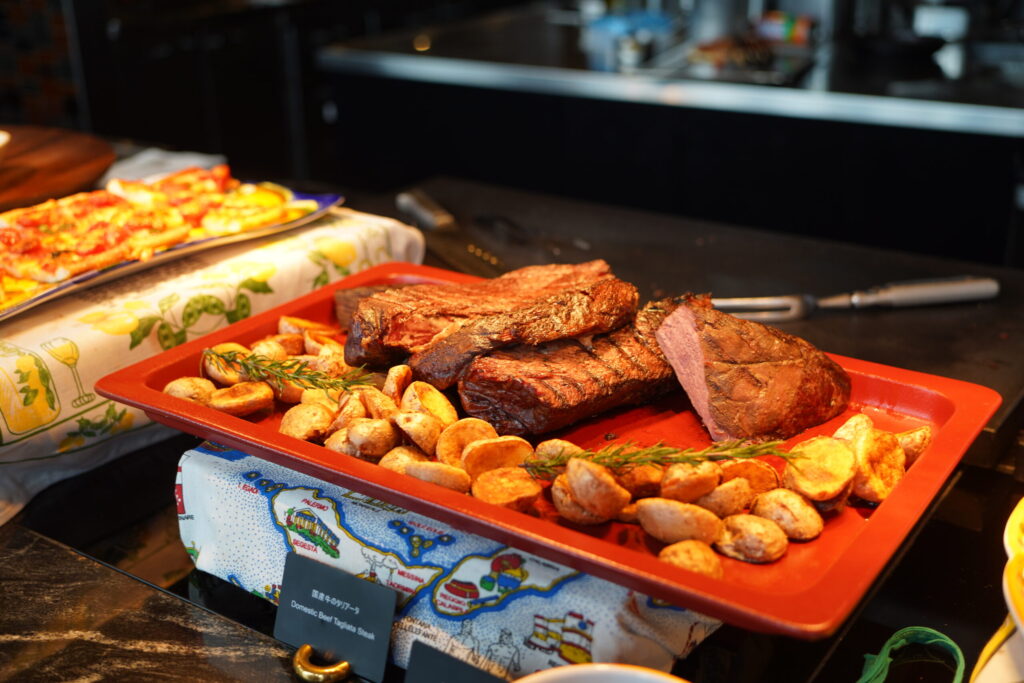 コンラッド大阪 アトモスダイニングのランチビュッフェのメインのお肉