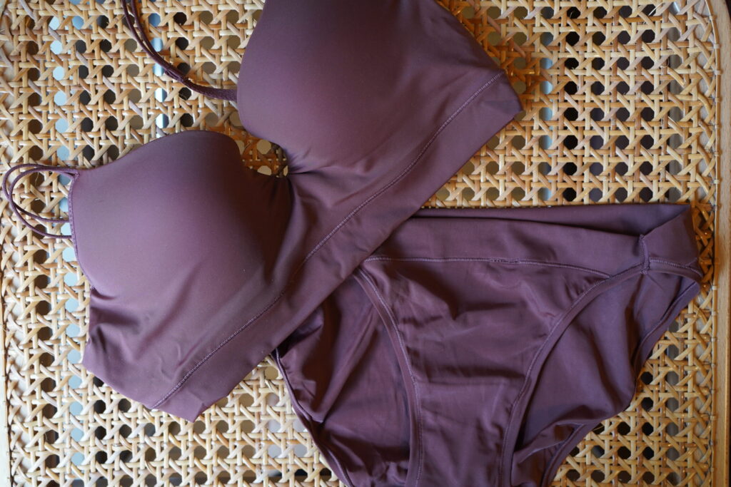 scuu（スクー）の口コミ｜ブラの着け心地・評判を正直レビュー(上)Urban Smooth Bra/Clay Red　4,600円
(下)Urban Smooth Shorts/Clay Red　2,100円