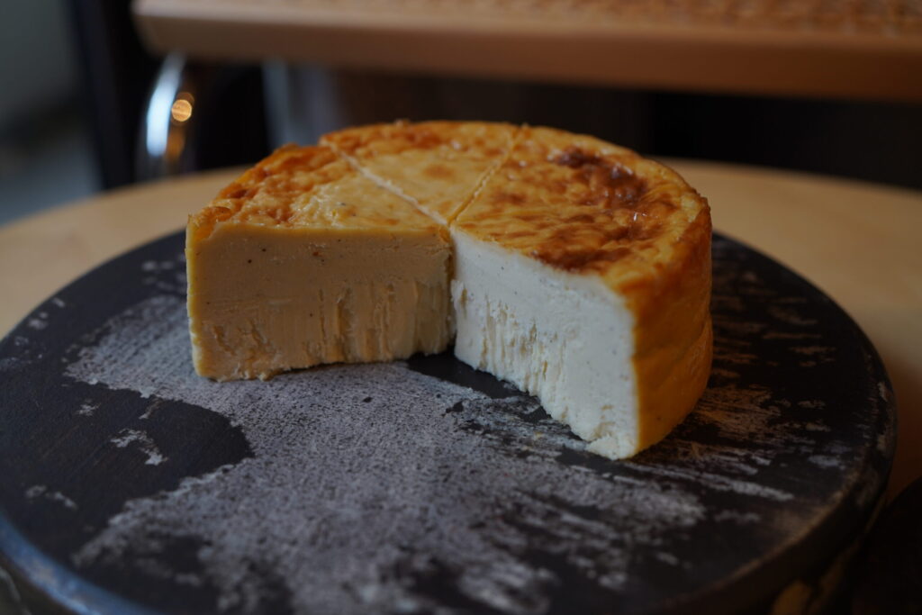 楽天　ふるさと納税 　ASAKOIWAYANAGI（アサコイワヤナギ）のおすすめスイーツ「バスクチーズケーキ 」のレビュー