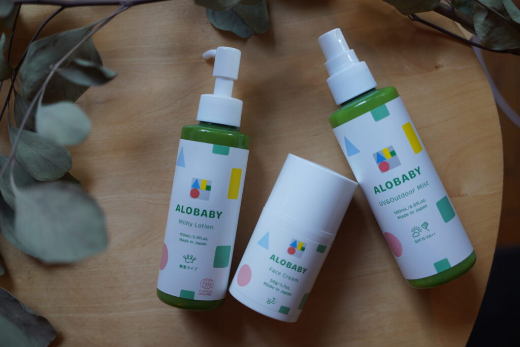 【アロベビー ミルクローション レビュー】実際に新生児から2歳まで使って感じた効果と定期便の口コミまとめ
ミルクローション、フェイスクリーム、UV&アウトドアミスト