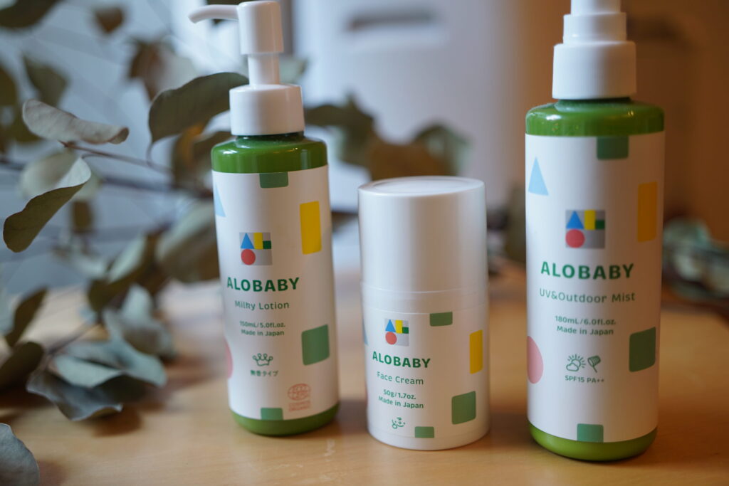 【アロベビー ミルクローション レビュー】実際に新生児から2歳まで使って感じた効果と定期便の口コミまとめ
ミルクローション、フェイスクリーム、UV&アウトドアミスト